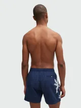Short de baño azul marino de secado rápido, con estampado de palmeras blancas y cordón ajustable en la cintura.