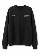 Buzo negro de cuello redondo con estampado gráfico minimalista en el pecho. Presenta puños y ruedo acanalados.