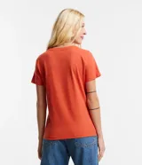 Remera básica de cuello redondo y manga corta, confeccionada en algodón peruano de alta calidad. Presenta un diseño liso y versátil, ideal para uso diario.