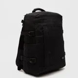 Mochila urbana de diseño minimalista en color negro, con compartimento principal amplio, bolsillo frontal con cierre vertical y correas laterales ajustables. Incluye compartimento acolchado para computadora y manija superior reforzada.