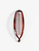 Broche para el pelo color marrón con forma de banana, con dientes internos para sujetar el cabello.