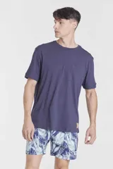Short de baño azul con estampado de naranjas y hojas verdes.