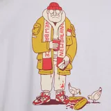 Remera de algodón de corte holgado, color blanco, con cuello redondo y manga corta. Presenta un pequeño estampado gráfico en el pecho con el logo de la marca.