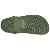 Zueco Crocs Yukon Vista II color gris oscuro, con parte superior de material sintético que simula cuero, costuras decorativas en el empeine y orificios de ventilación frontales. Posee correa ajustable en el talón de color gris claro.
