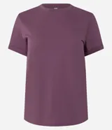 Remera básica de manga corta con cuello redondo y diseño de mangas plegadas, confeccionada en algodón.