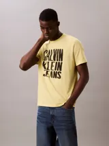 Remera amarilla de algodón con cuello redondo y estampado del logo de Calvin Klein Jeans en negro.