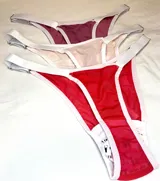 Colaless de microtul color rosa con elástico blanco en cintura y contorno de piernas.