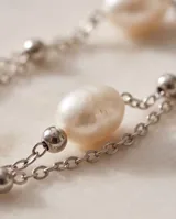 Pulsera doble de plata 925 con cuatro perlas de río intercaladas a lo largo de la cadena.
