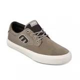 Championes Etnies Barge Plus negros con logo blanco y suela blanca.