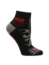 Medias cortas de algodón color negro con diseño tejido de Darth Vader y logo de Star Wars. Presentan talón en color gris y detalles en rojo.