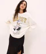 Buzo de cuello redondo con estampa frontal de Daisy Duck. Presenta mangas largas con puños y ruedo terminados en rib, confeccionado en tejido de algodón con felpa interna.