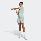 Remera deportiva Adidas Adi365 Essentials de color verde menta, con cuello redondo y mangas cortas. Cuenta con tecnología Climacool para la absorción del sudor, corte clásico y detalles reflectantes.