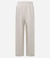 Pantalón wide leg de algodón y poliéster, color beige, con cintura elástica y detalle de costuras verticales frontales.