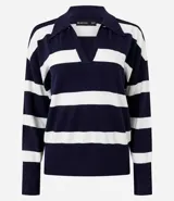 Suéter de punto con diseño a rayas horizontales en azul marino y blanco. Presenta cuello tipo polo, mangas largas y puños y ruedo acanalados.