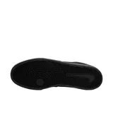 Championes Nike SB Chron 2 de estilo urbano, confeccionados en lona y gamuza negra. Presentan diseño vulcanizado que une la suela con la parte superior para mayor flexibilidad, con amortiguación de espuma y banda protectora en la punta.