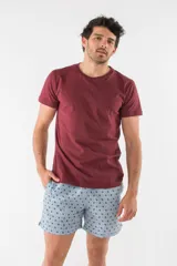 Short de baño azul con estampado de flamencos.