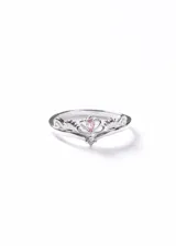 Anillo de plata 925 con diseño de corona, decorado con una zirconia rosa en forma de gota y una zirconia cúbica transparente en el frente.