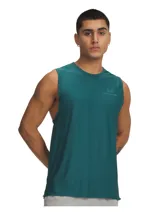Musculosa deportiva Under Armour Vnsp Enrg Sleeveless de color verde oscuro, con cuello redondo y diseño sin mangas. Presenta tecnología de secado rápido y elástico en cuatro direcciones, ideal para entrenamiento, con el logo reflectante de la marca en el pecho.