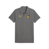 Chomba deportiva Puma del Club Peñarol, color gris con cuello polo y cierre de botones. Cuenta con el logo de Puma en amarillo en el pecho derecho y el escudo del club en el izquierdo.
