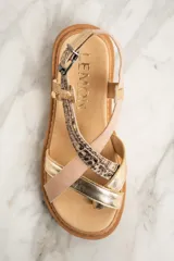 Sandalias con plataforma color suela, tiras cruzadas en cuero color dorado, rosa y animal print.