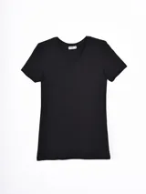 Remera básica de manga corta, color negro, con cuello redondo y corte ajustado.