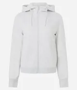 Campera deportiva Get Over de corte regular en color bordó, confeccionada en mezcla de algodón y poliéster. Posee capucha con cordón ajustable, cierre frontal de cremallera, mangas largas y bolsillos laterales tipo canguro.