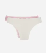Kit de dos bombachas tipo bikini confeccionadas en algodón y elastano, de cintura media con encaje en las aberturas de las piernas y un pequeño moño frontal decorativo. Una pieza en tono crudo y otra en rosado.