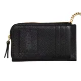 Billetera Marc Jacobs de cuero negro con cierre superior y tarjetero exterior. Presenta el texto "THE WALLET" grabado en relieve en la parte frontal junto con la marca "MARC JACOBS".