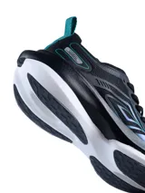 Championes deportivos Umbro modelo Spin Lock, color negro con detalles en verde azulado. Presentan un diseño aerodinámico con malla transpirable, refuerzos sintéticos y una suela de plataforma blanca con amortiguación.
