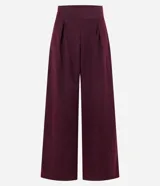 Pantalón pantalona color borgoña de tiro alto y corte palazzo, confeccionado en cupro con pliegues delanteros.
