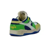 Championes Diadora modelo B.560 con diseño retro, combinación de colores verde, azul, blanco y detalles en amarillo y beige. Confeccionados en cuero y gamuza con suela de goma.