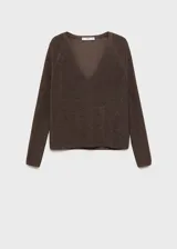 Jersey de punto fino con acabado metalizado, cuello en pico y manga larga. Presenta un diseño recto y ligero.