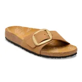 Sandalias Birkenstock modelo Madrid Big Buckle, color tostado, con una sola tira ancha ajustable mediante una hebilla metálica grande en tono dorado. Presenta plantilla de corcho con estampado floral lineal y suela de goma negra.