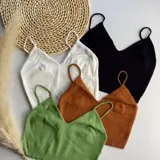 Crop top tejido de punto acanalado con breteles finos.