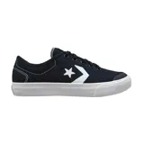 Championes Converse modelo Soke Ox, de corte bajo, confeccionados en lona negra con el icónico logo de estrella y flecha en blanco en el lateral. Presentan suela de goma blanca con puntera reforzada y cordones negros.