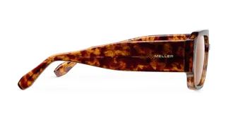 Lentes de sol con diseño oversized de estilo aviador, con armazón flat-top de carey y doble puente. Presentan lentes tintadas en tono marrón y patillas anchas.