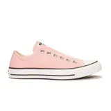 Championes Converse modelo Chuck Taylor All Star Slip, color rosado, de diseño sin cordones, con puntera de goma blanca y suela de goma con líneas negras.