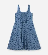 Vestido midi celeste con estampado floral, escote cuadrado y breteles anchos.