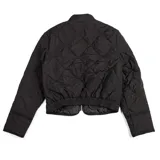 Campera bomber acolchada negra de nylon, con cuello redondo, cierre frontal, mangas largas y tres bolsillos externos con cierre.