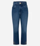 Pantalón de jean azul de corte recto y largo cropped, con tiro alto, bolsillos funcionales y detalle de botones metálicos en el ruedo.