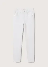 Jeans skinny de tiro bajo en color blanco, confeccionados en tejido elástico de mezcla de algodón. Presentan diseño de cinco bolsillos, trabillas para cinturón y cierre frontal con cremallera y botón.