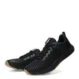 Championes de entrenamiento Under Armour Charged Engage 2, color negro con suela de goma color caramelo. Presentan un diseño técnico con malla transpirable y refuerzos laterales para mayor estabilidad.