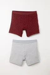 Pack de dos boxers largos de algodón. Uno es de color bordó con un estampado de pequeños puntos blancos en forma de cruz, y el otro es gris melange con elástico superior celeste.