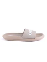 Ojotas Umbro Twise Lady color beige con logo de la marca en la tira.