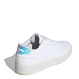 Championes Adidas Breaknet 3.0 de estilo urbano inspirado en el tenis, confeccionados en material sintético blanco con las icónicas tres tiras laterales y suela de goma en tono gris claro.