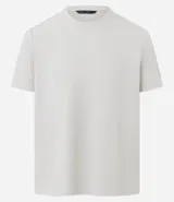 Remera de corte slim con textura, cuello redondo y manga corta. Confeccionada en tejido resistente que no se arruga.