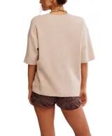 Sweater tipo camiseta color gris jaspeado, de corte holgado y mangas cortas. Tejido de poliéster, acrílico y poliamida.