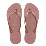 Sandalias de goma Havaianas modelo Slim, color gris oscuro, con tiras finas metálicas y diseño clásico de dedo.