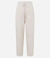 Pantalón fluido Marfinno modelo pijama, color blanco, confeccionado en viscolino. Cuenta con cintura elástica en la espalda, lazo de ajuste, pliegues frontales y bolsillos laterales.