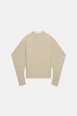 Jersey de punto con cuello perkins y mangas largas con volumen, diseño de corte holgado y puños ajustados.